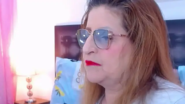 Snapshot of sandra_20 chatting on 11/10/25, 10:42 sandra 20 online show from 11/10/25, 10:42