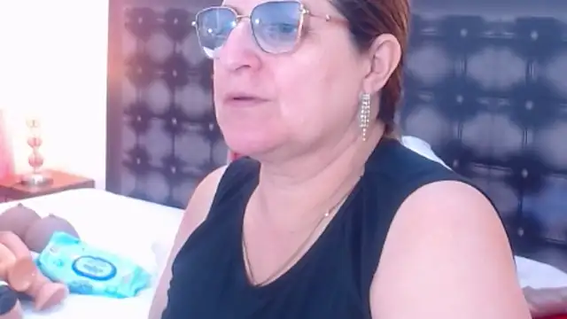 Snapshot of sandra_20 chatting on 11/19/25, 10:48 sandra 20 online show from 11/19/25, 10:48