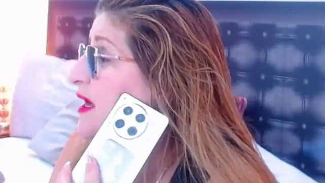 Snapshot of sandra_20 chatting on 11/20/25, 11:11 sandra 20 online show from 11/20/25, 11:11