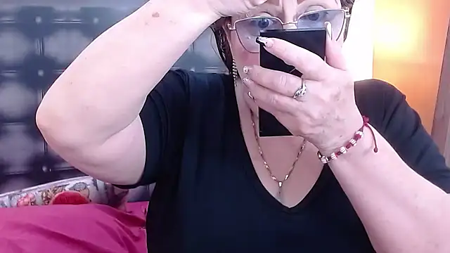 Snapshot of sandra_20 chatting on 10/16/25, 10:34 sandra 20 online show from 10/16/25, 10:34