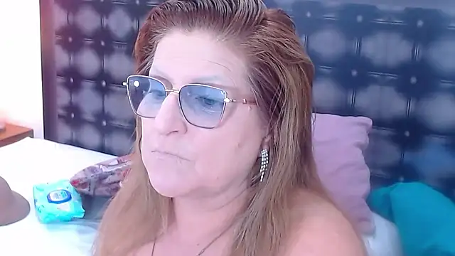 Snapshot of sandra_20 chatting on 09/19/25, 10:41 sandra 20 online show from 09/19/25, 10:41