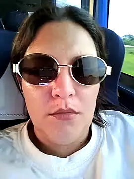 Mia Hampton online show from 10/05/25, 10:22