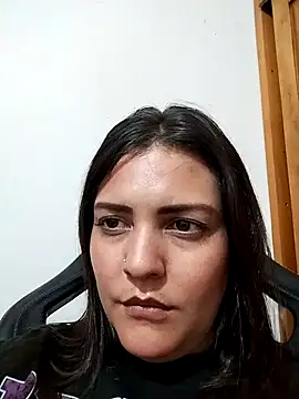 Mia Hampton online show from 12/17/25, 02:16