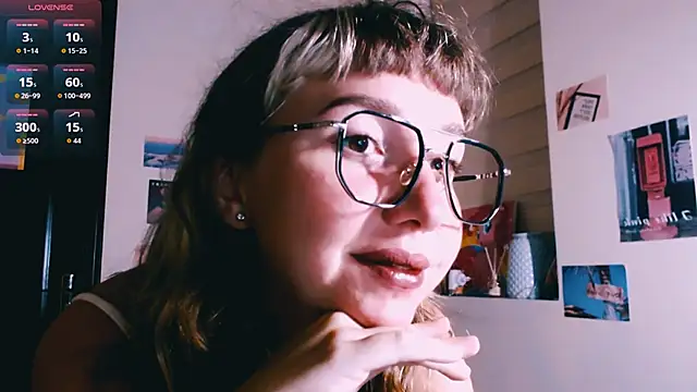 Cosmo Riri online show from 04/23/26, 01:46