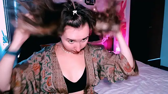 Cosmo Riri online show from 11/08/25, 05:11