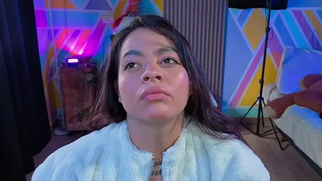 Cuttiealice online show from 10/16/25, 05:21