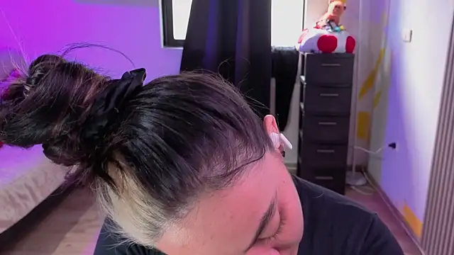 Cuttiealice online show from 11/12/25, 04:44