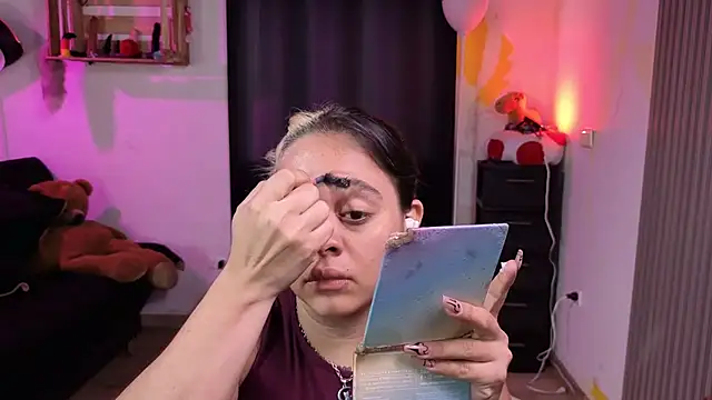 Cuttiealice online show from 11/22/25, 02:16