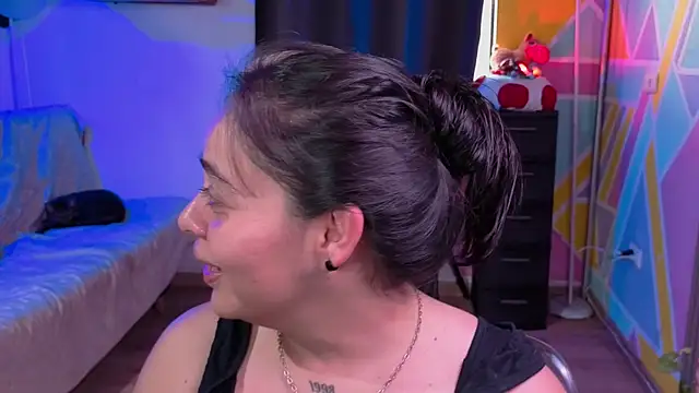 Cuttiealice online show from 11/11/25, 02:34