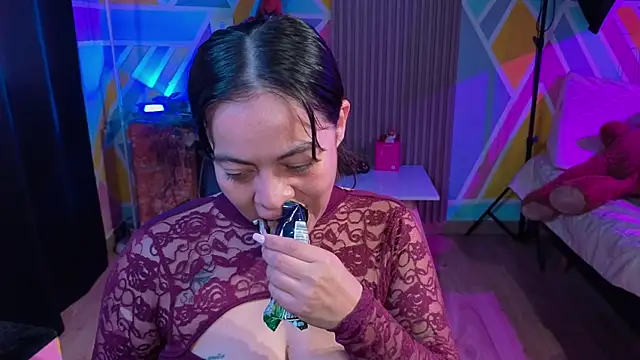 Cuttiealice online show from 10/13/25, 12:07