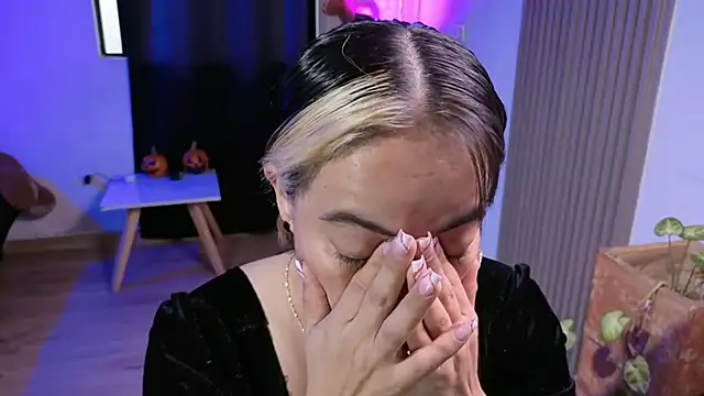 Cuttiealice online show from 11/29/25, 11:32