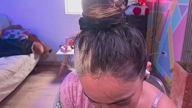 Cuttiealice online show from 11/10/25, 05:07