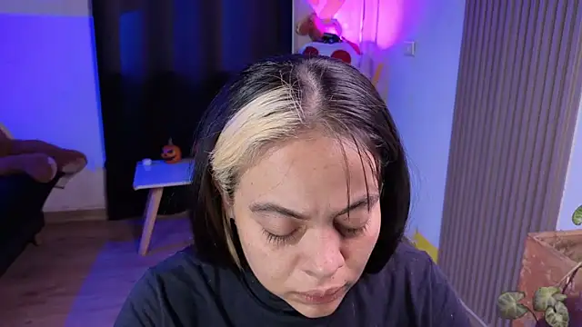 Cuttiealice online show from 11/30/25, 11:33