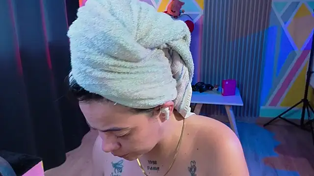 Cuttiealice online show from 10/06/25, 03:35