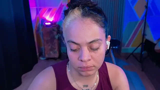 Cuttiealice online show from 10/24/25, 07:35