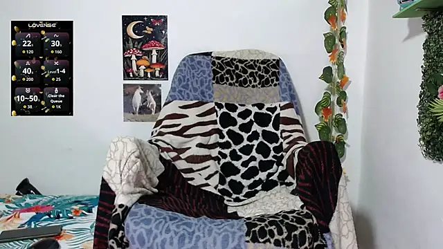 Snapshot of Dany_milk chatting on 06/15/26, 12:44 Dany milk online show from 06/15/26, 12:44