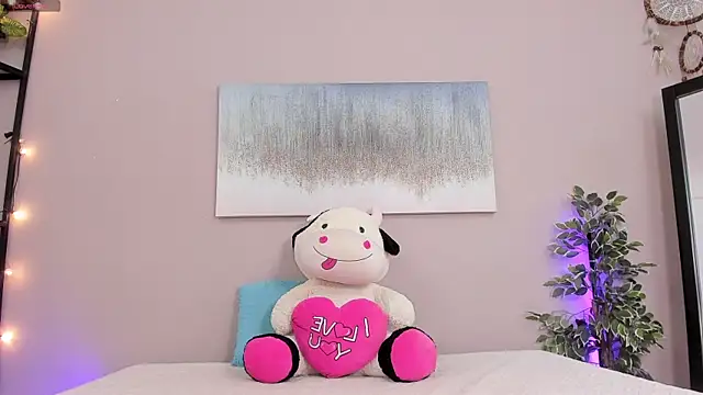 Briana Wells  online show from 10/31/25, 01:30