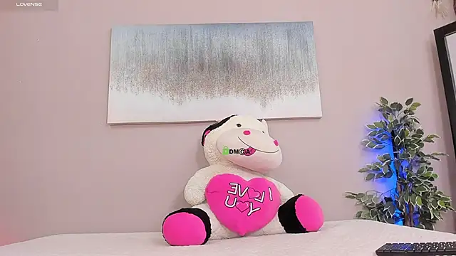 Briana Wells  online show from 11/05/25, 01:58