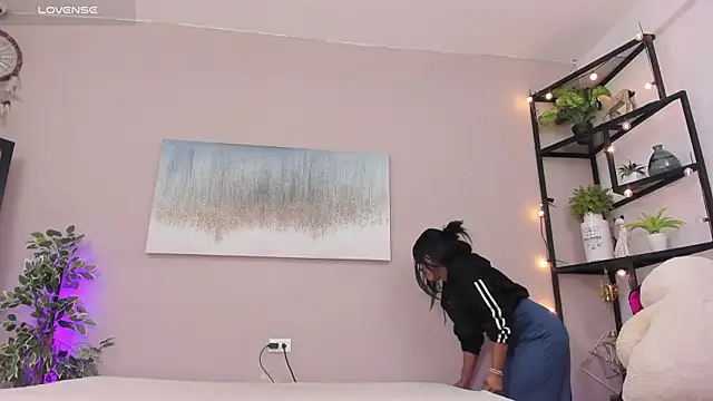 Briana Wells  online show from 04/18/26, 12:29