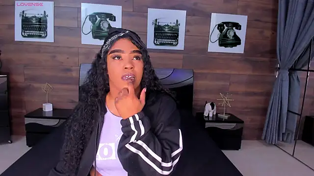 Briana Wells  online show from 07/06/26, 12:34