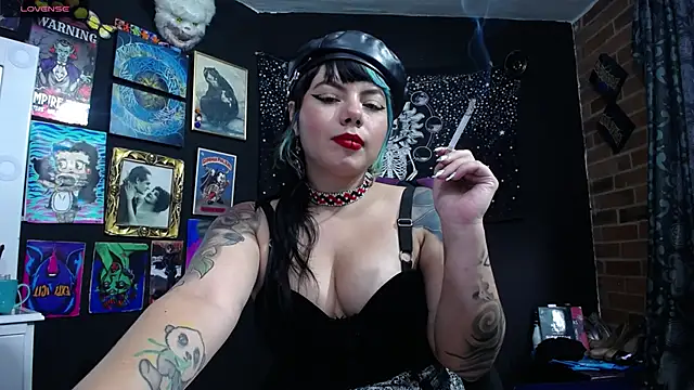 Snapshot of Yourmadame_P chatting on 03/12/25, 10:28 Yourmadame P online show from 03/12/25, 10:28