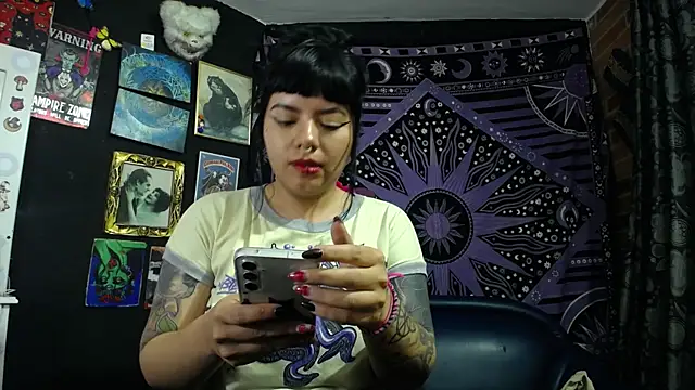 Snapshot of Yourmadame_P chatting on 07/16/26, 11:13 Yourmadame P online show from 07/16/26, 11:13