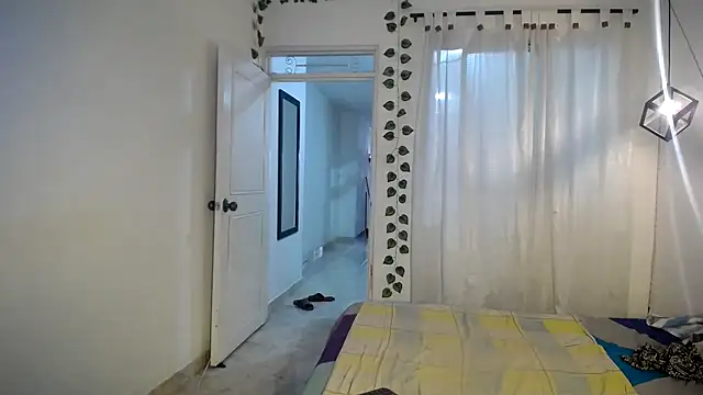 ivonne  hott1 online show from 09/19/25, 08:02