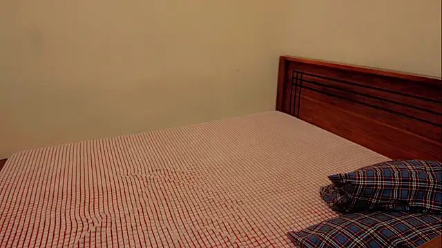 Kiara-Tanvi online show from 10/24/25, 04:39