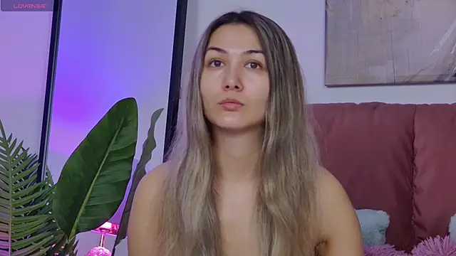 NicolLopeze online show from 11/17/25, 06:50