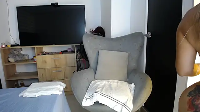 natalie fox23 online show from 01/29/25, 03:37