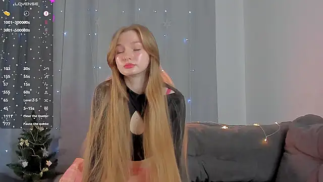 Snapshot of Barbie-Doll- chatting on 12/19/24, 10:10 Barbie-Doll- online show from 12/19/24, 10:10