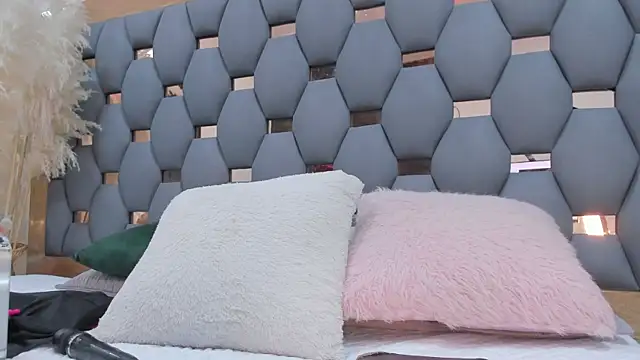 sophia reyes online show from 02/14/25, 02:54