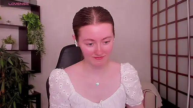 Snapshot of KateCuddle chatting on 07/02/26, 03:23 KateCuddle online show from 07/02/26, 03:23