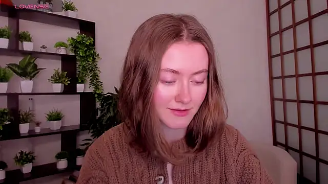 Snapshot of KateCuddle chatting on 12/17/25, 02:49 KateCuddle online show from 12/17/25, 02:49