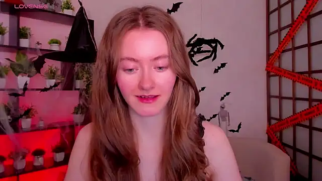 Snapshot of KateCuddle chatting on 10/27/25, 02:45 KateCuddle online show from 10/27/25, 02:45