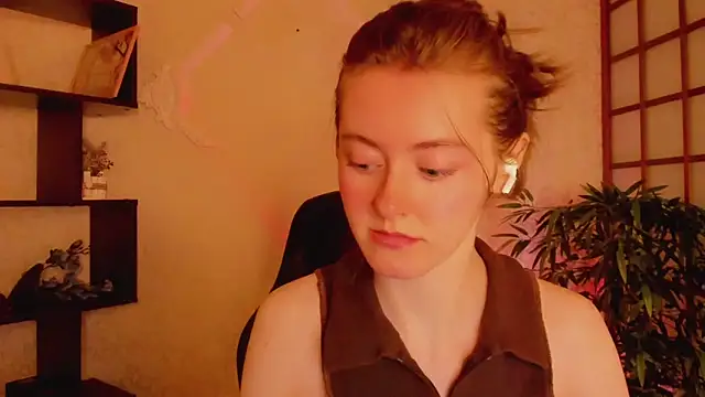 Snapshot of KateCuddle chatting on 03/13/25, 02:27 KateCuddle online show from 03/13/25, 02:27