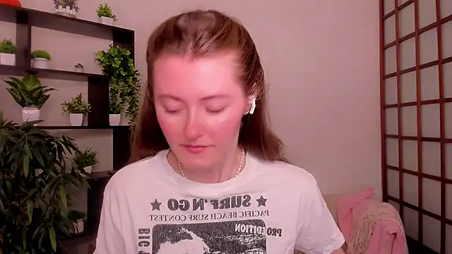Snapshot of KateCuddle chatting on 06/25/26, 01:58 KateCuddle online show from 06/25/26, 01:58