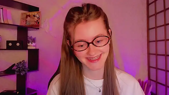 Snapshot of KateCuddle chatting on 01/23/25, 02:23 KateCuddle online show from 01/23/25, 02:23