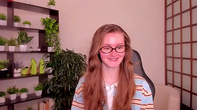 Snapshot of KateCuddle chatting on 09/18/25, 02:25 KateCuddle online show from 09/18/25, 02:25