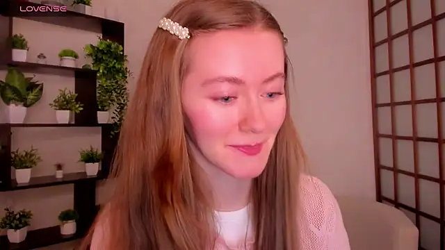 Snapshot of KateCuddle chatting on 11/19/25, 02:22 KateCuddle online show from 11/19/25, 02:22