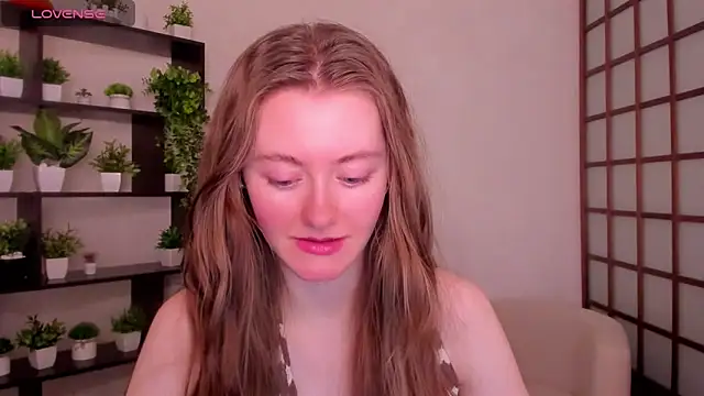 Snapshot of KateCuddle chatting on 10/23/25, 02:43 KateCuddle online show from 10/23/25, 02:43