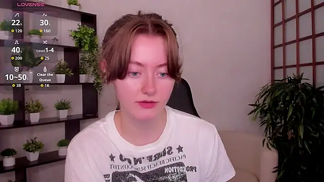 Snapshot of KateCuddle chatting on 07/20/26, 02:41 KateCuddle online show from 07/20/26, 02:41
