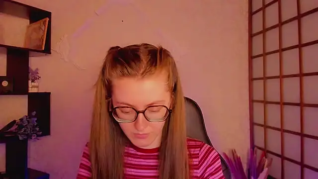 Snapshot of KateCuddle chatting on 02/25/25, 05:08 KateCuddle online show from 02/25/25, 05:08