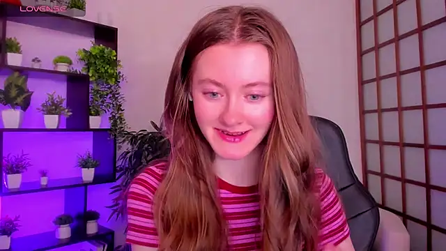 Snapshot of KateCuddle chatting on 11/25/25, 02:34 KateCuddle online show from 11/25/25, 02:34