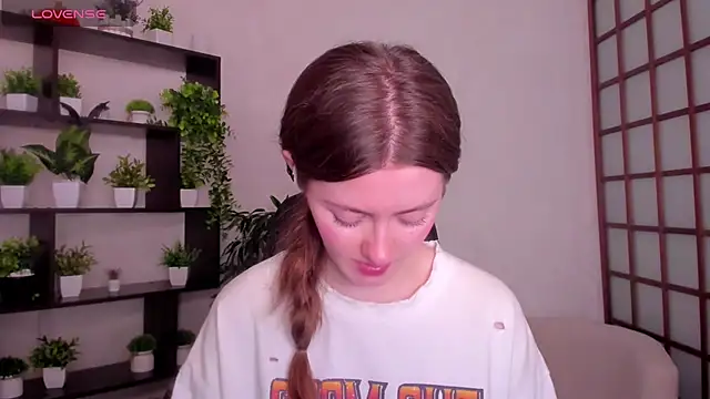 Snapshot of KateCuddle chatting on 11/26/25, 02:22 KateCuddle online show from 11/26/25, 02:22