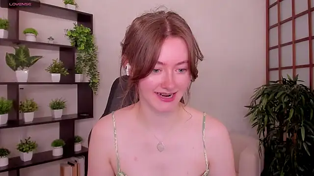 Snapshot of KateCuddle chatting on 07/17/26, 02:20 KateCuddle online show from 07/17/26, 02:20