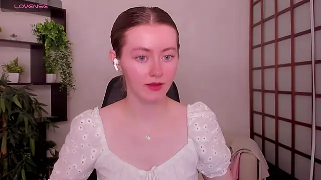 Snapshot of KateCuddle chatting on 07/02/26, 02:45 KateCuddle online show from 07/02/26, 02:45
