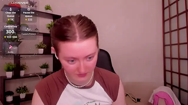 Snapshot of KateCuddle chatting on 06/18/26, 02:10 KateCuddle online show from 06/18/26, 02:10