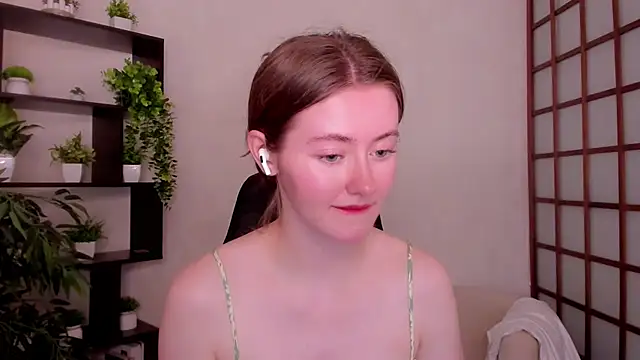 Snapshot of KateCuddle chatting on 06/30/26, 02:44 KateCuddle online show from 06/30/26, 02:44