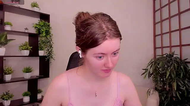 Snapshot of KateCuddle chatting on 07/30/26, 02:21 KateCuddle online show from 07/30/26, 02:21